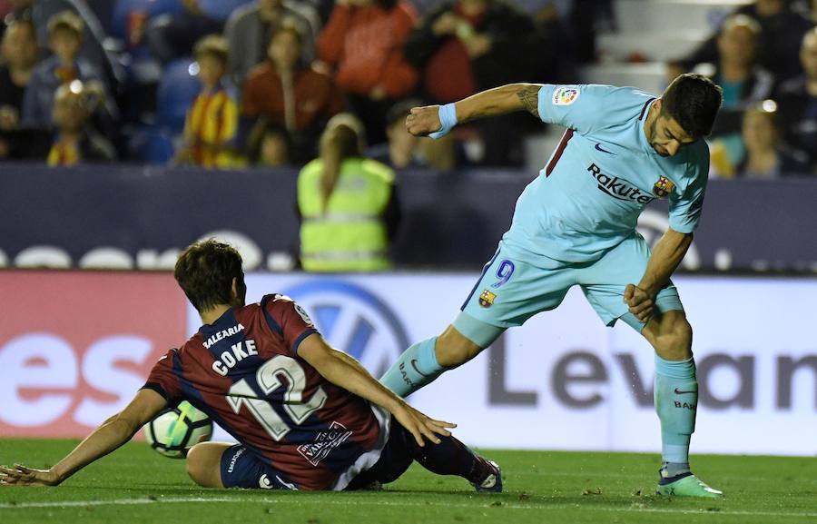 Estas son las mejores imágenes que deja el partido de la penúltima jornada de la Liga, último de los granotas en el Ciutat de València