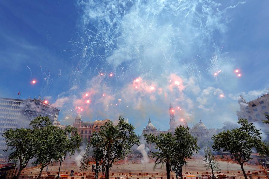 Pirotecnia Valenciana forece un disparo contundente marca de la casa en la jornada festiva de la patrona de la ciudad