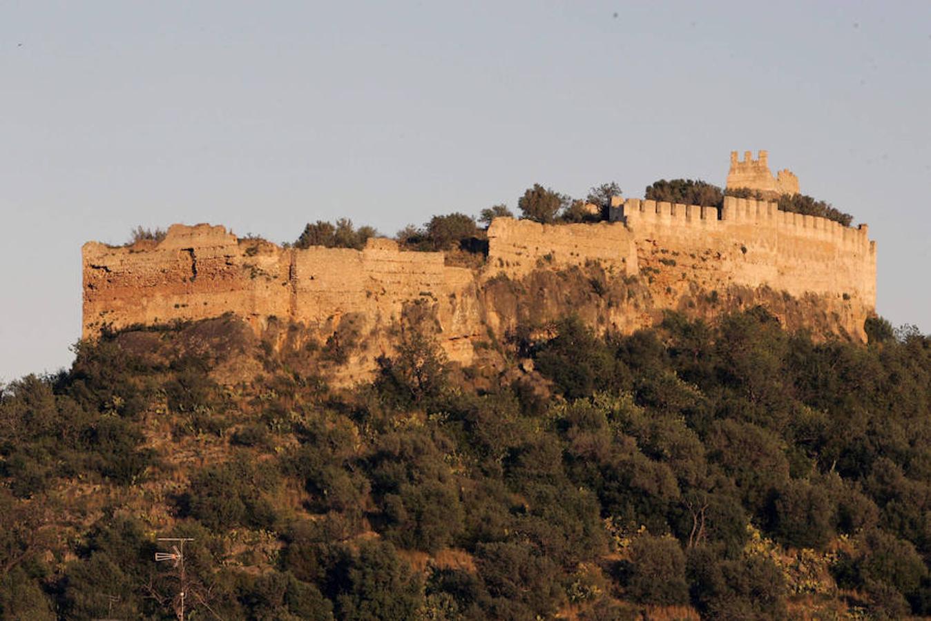 El mal estado en el que se encuentra el castillo valenciano de Corbera ha llamado la atención de Hispania Nostra, asociación española para la defensa del patrimonio cultural y natural, que ha decidido incluirlo en su Lista Roja del patrimonio.