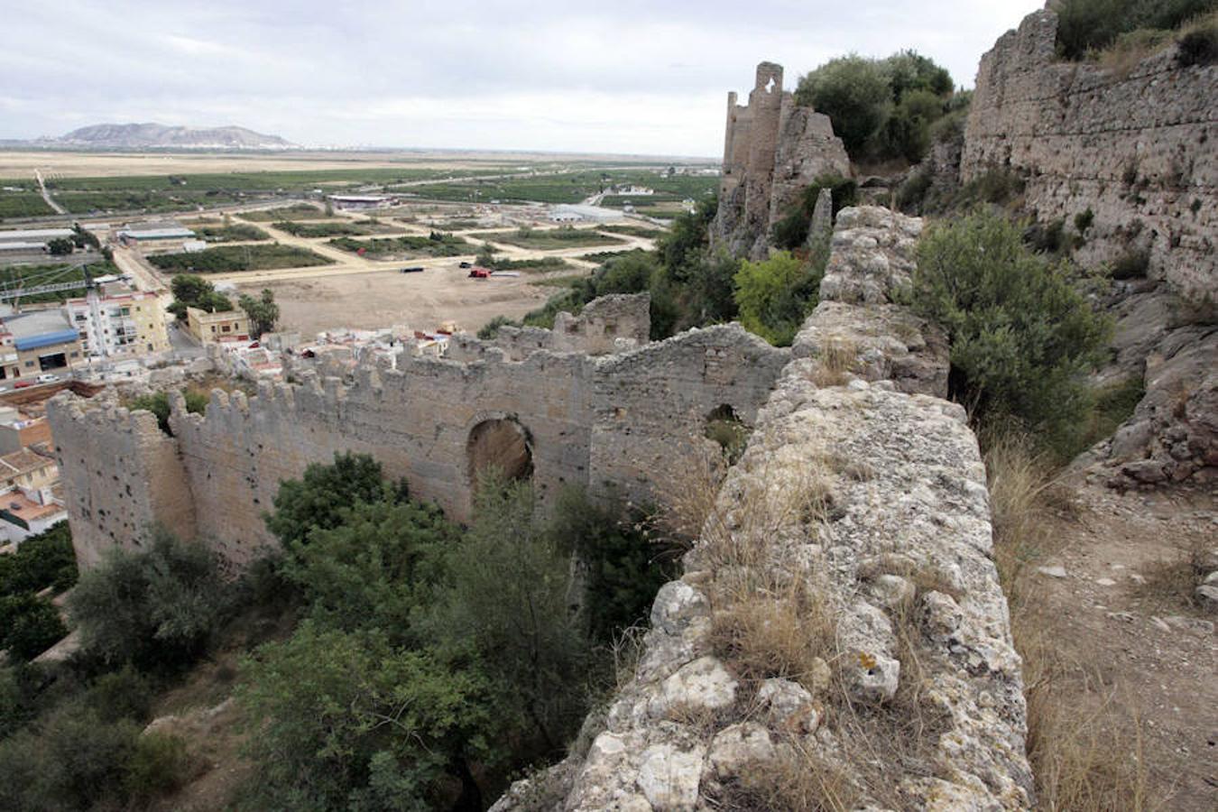 El mal estado en el que se encuentra el castillo valenciano de Corbera ha llamado la atención de Hispania Nostra, asociación española para la defensa del patrimonio cultural y natural, que ha decidido incluirlo en su Lista Roja del patrimonio.