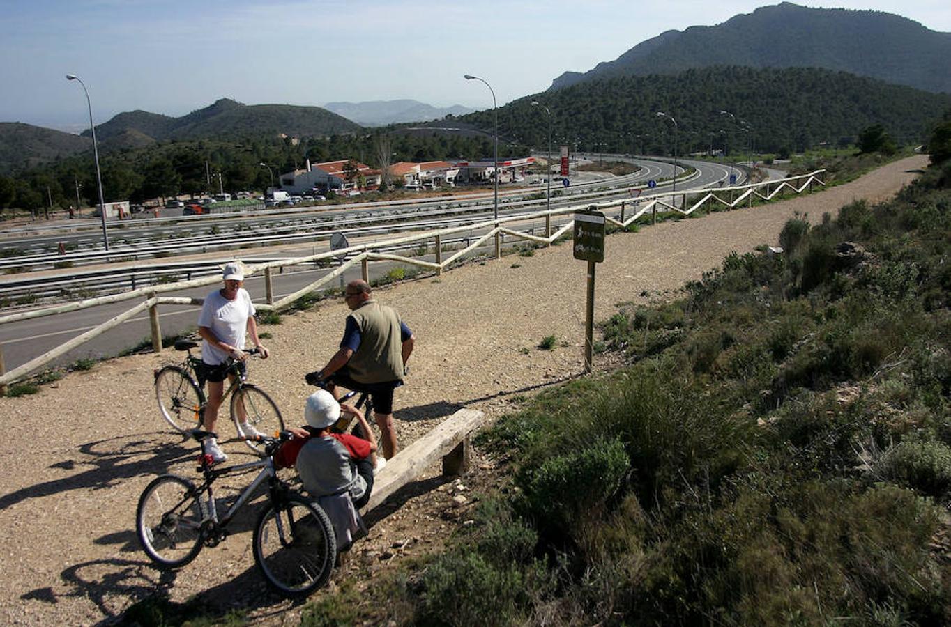 La Comunitat Valenciana, Andalucía, País Vasco, Cantabria... España tiene un red de Vías Verdes (rutas sobre el antiguo trazado del ferrocarril) de 2.700 kilómetros. Sólo en Valencia, Alicante y Castellón hay 11 de estos trazados y 162 kilómetros de naturaleza para disfrutar.