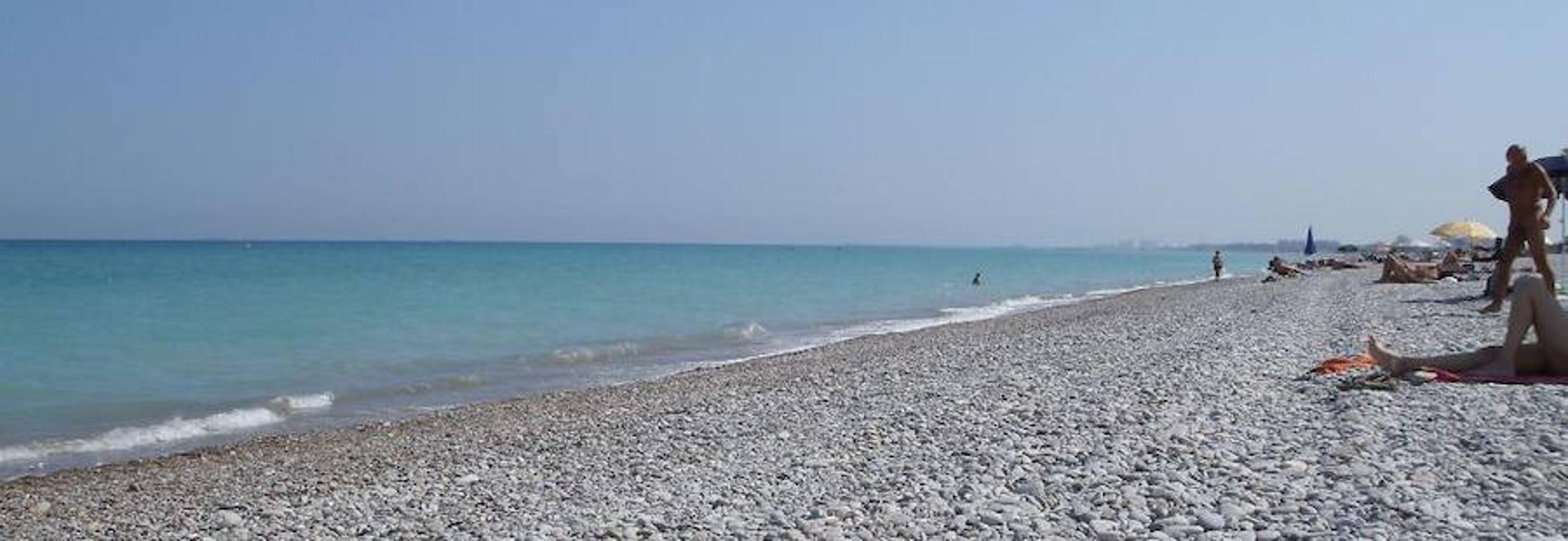 También encontramos la Playa Corinto, en Sagunto.