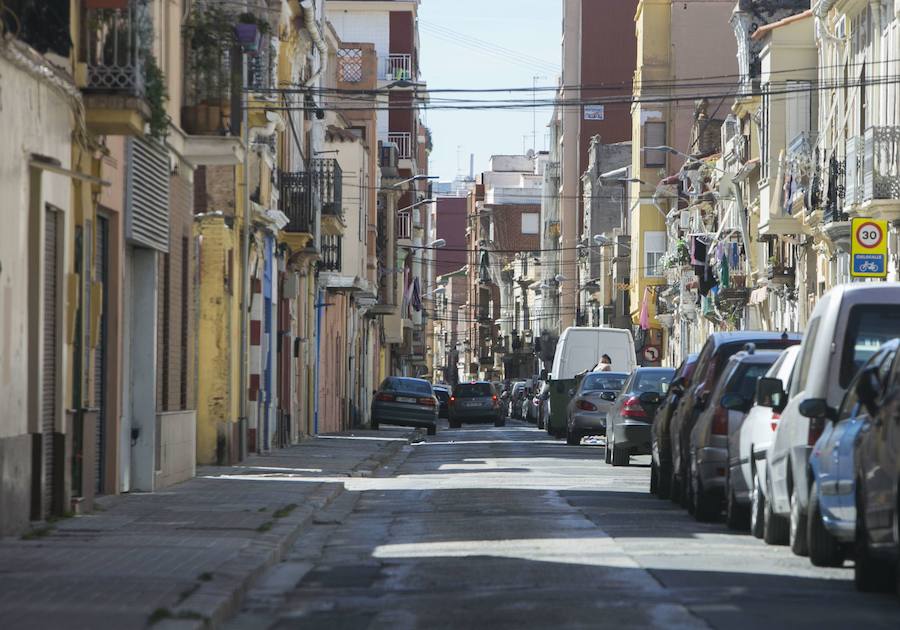 BARRIO DE CABANYAL - CANYAMELAR | No es un edificio concreto ni un paraje determinado, es una zona considerable de la ciudad de Valencia. "En la actualidad el barrio permanece sin soluciones en un estado de deterioro progresivo, amenazado por la destrucción de viviendas en la prolongación de la Avenida Blasco Ibañez", destaca la Asociación.