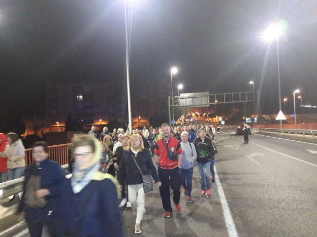 Los vecinos, durante la caminata de Paterna a Valencia. 