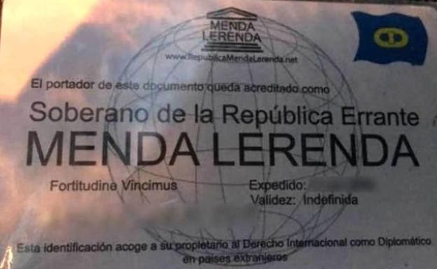 Documentación presentada por el detenido a los agentes.