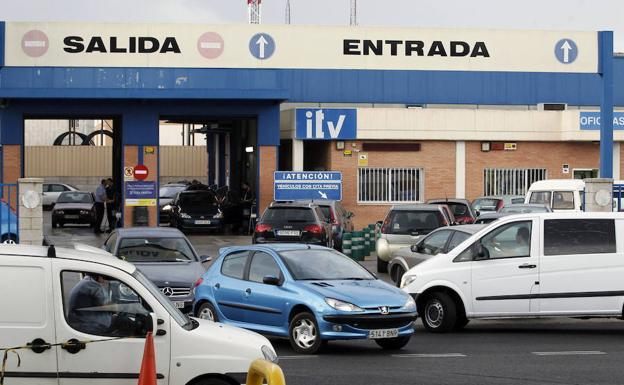 La falsa pegatina de la ITV que desata las risas hasta de la Policía Local