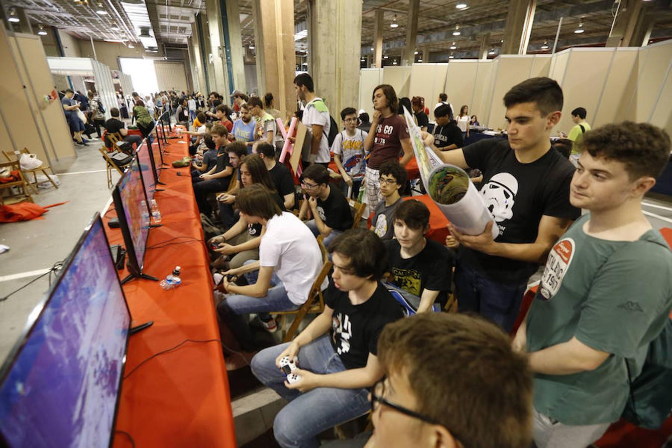 Feria Valencia acoge un año más a todos los amantes del manga, anime y cultura japonesa gracias a la celebración del Salón del Manga, a partir de este sábado, 19 de mayo. Durante dos días, los asistentes podrán disfrutar de actividades como concursos para 'cosplayers', karaoke, conciertos y sesiones de artes marciales.