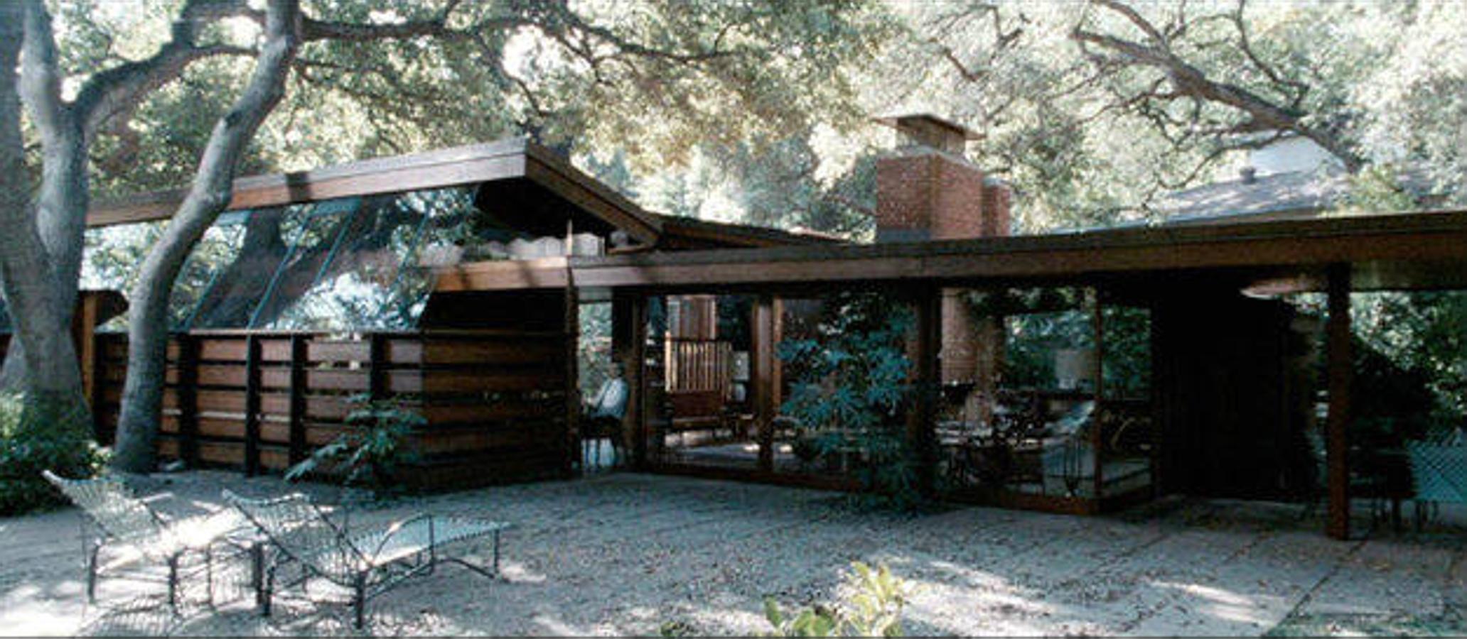 Conocida por el filme 'A single man', obra del arquitecto norteamericano John Lautner, se trata de una residencia unifamiliar que se encuentra correctamente adaptada a su entorno. Conocida como la 'Casa Shaffer', está ubicada en Los Ángeles (Estados Unidos). 