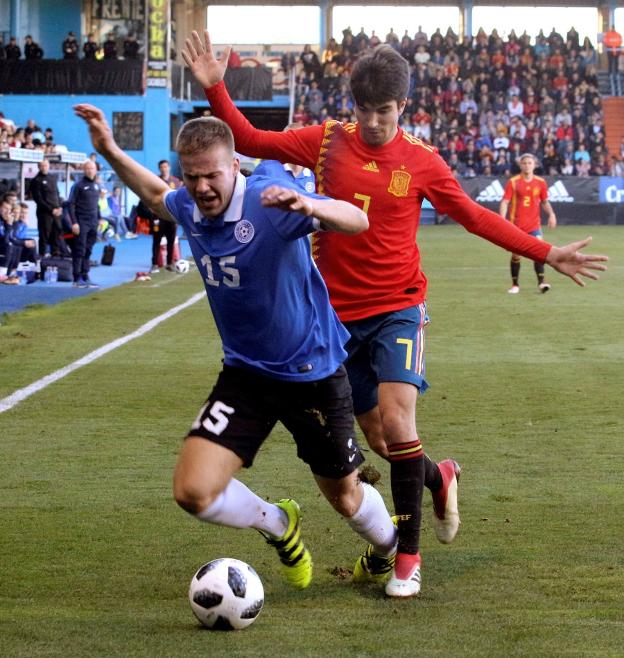 Carlos Soler, con la sub-21 en un partido ante Estonia. 