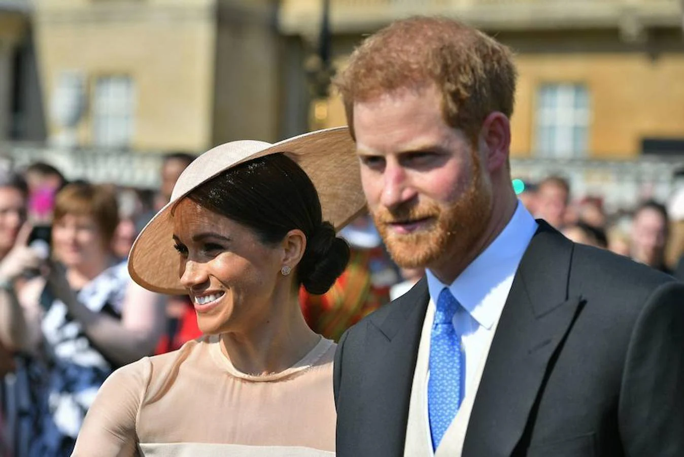 Los duques de Sussex han acudido hoy a su primer acto como marido y mujer, tras contraer matrimonio el pasado 19 de mayo en la capilla de San Jorge, en el castillo de Windsor.