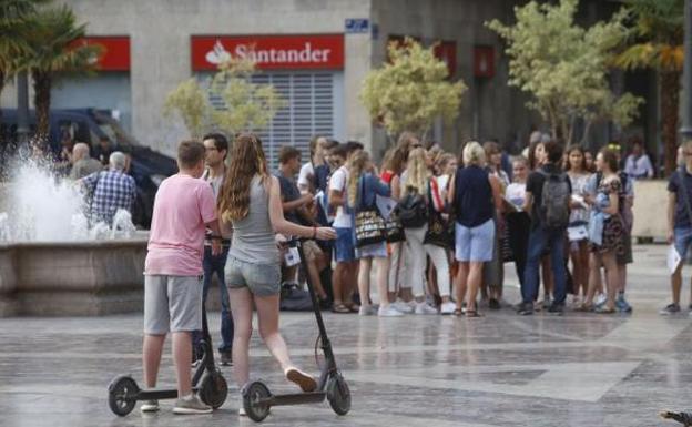 Los patinetes y las bicis eléctricas toman las calles de Valencia