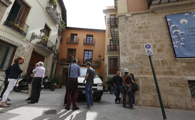 El lugar del accidente, en la plaza del Horno de San Nicolás.