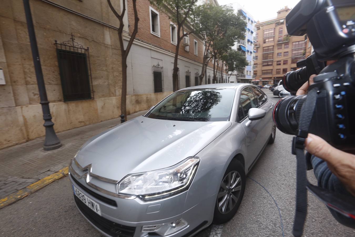 Zaplana, trasladado este jueves en un vehículo camuflado de la UCO de la Guardia Civil a la Comandancia de Valencia, procedente de Madrid, antes de pasar ante la juez en la Ciudad de la Justicia.