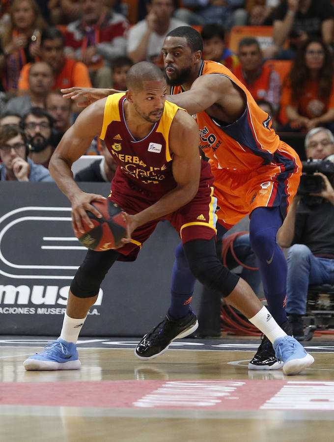 Estas son las mejores imágenes del primer partido de cuartos de playoff en la Fonteta