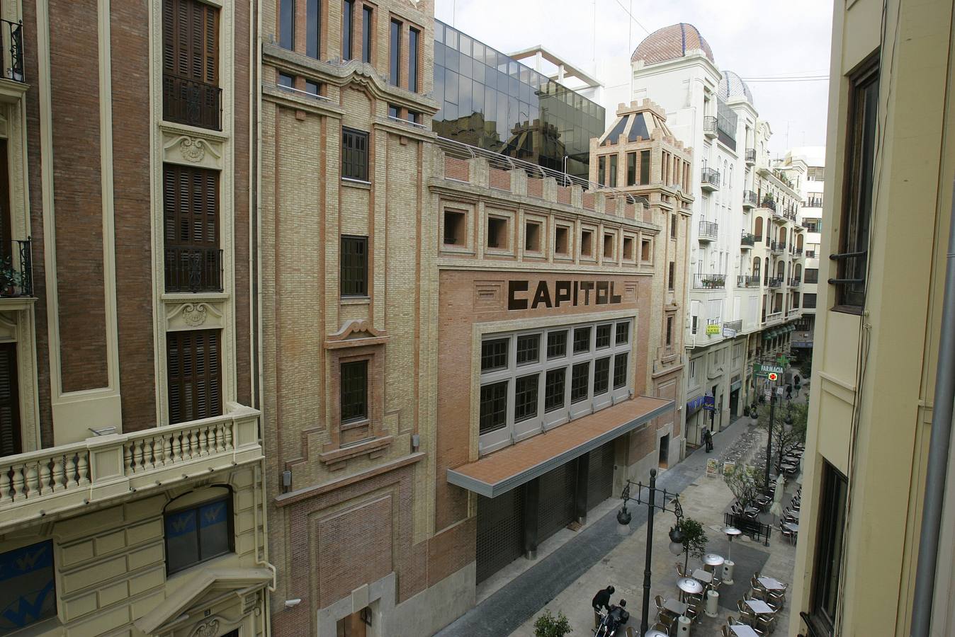 Edificio del antiguo Cine Capitol, en el centro de Valencia.