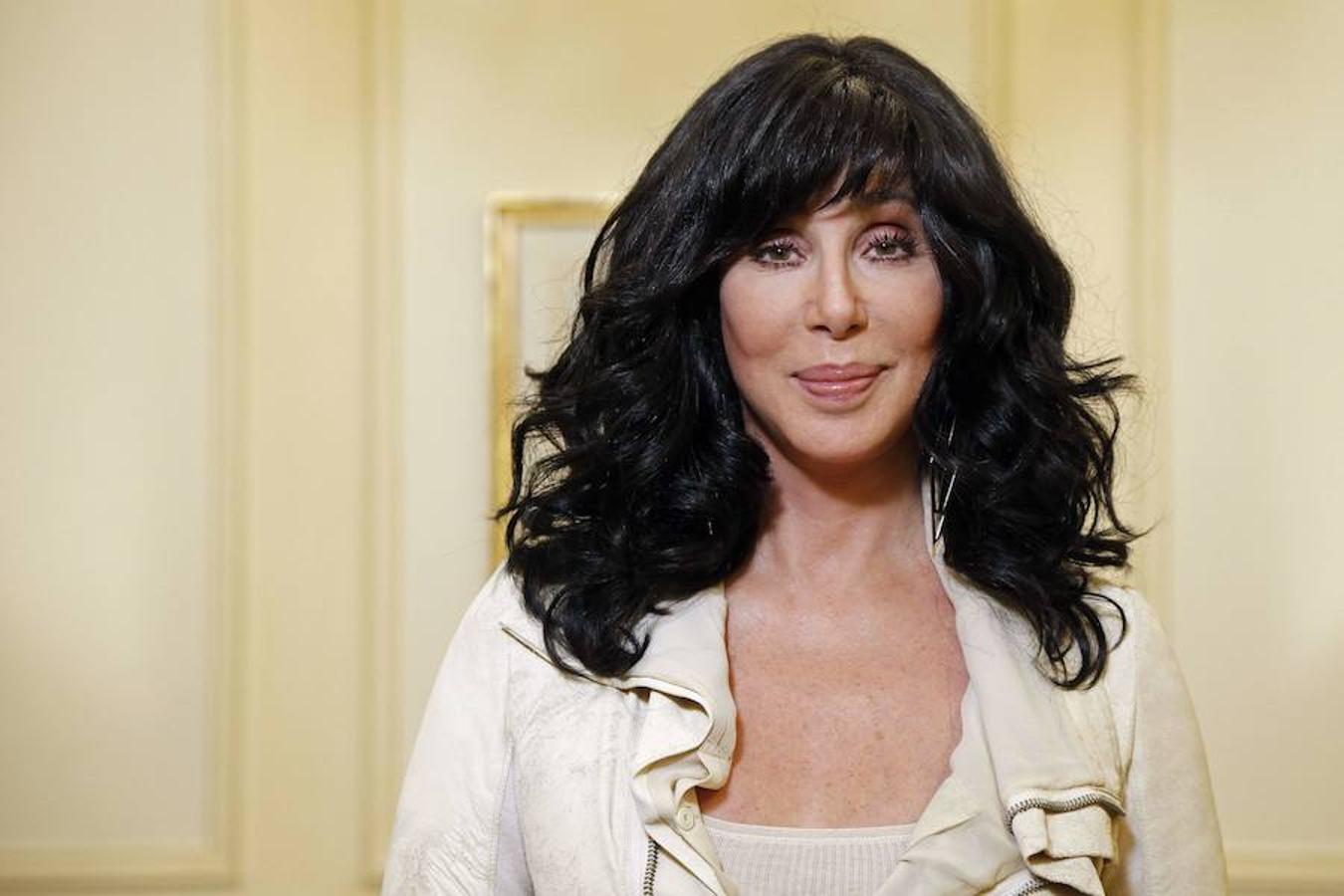 Cher | La cantante desembolsa un total de 6.000 euros mensuales en cremas y mascarillas.