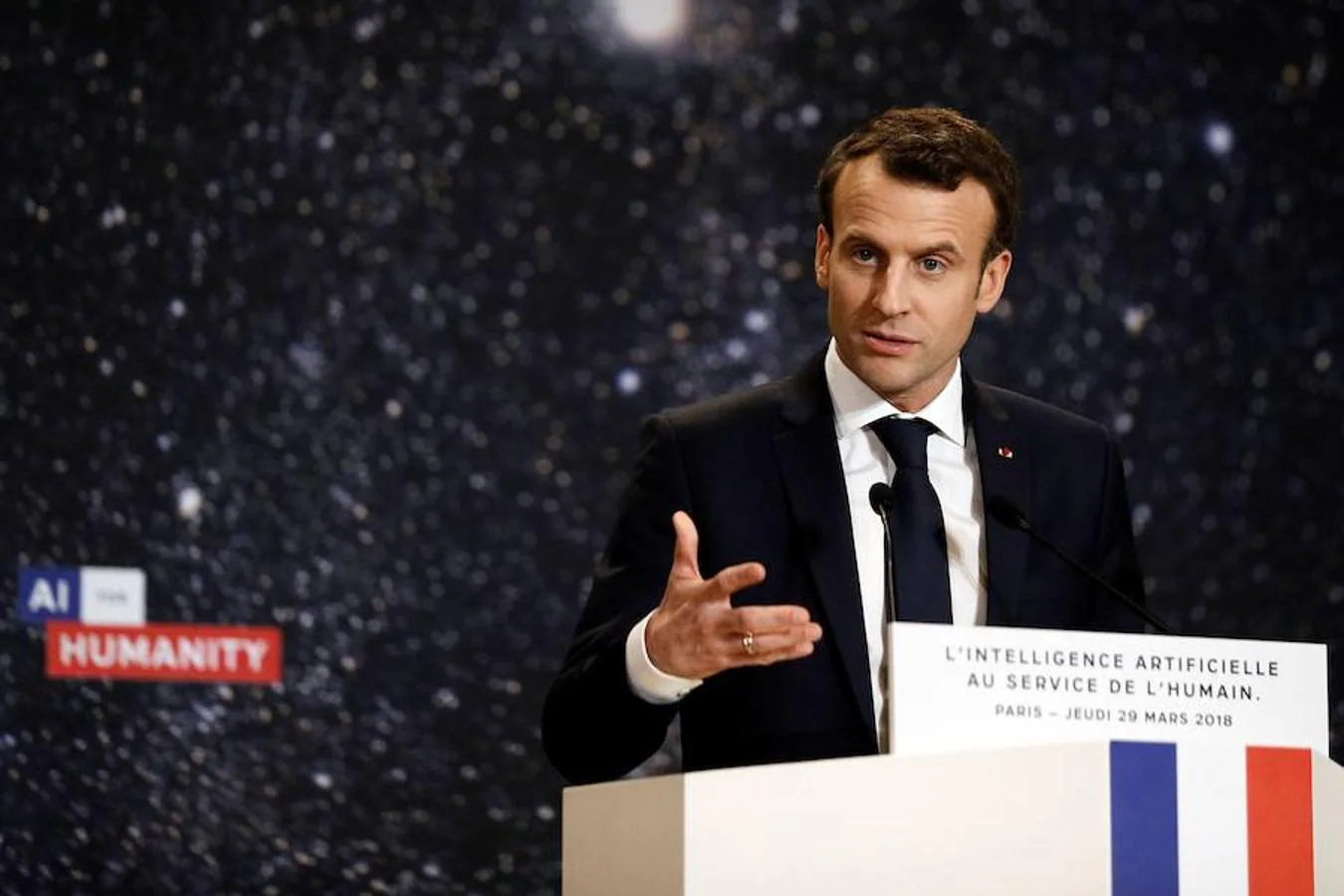 Emmanuel Macron | Y no se crean que el despilfarro es coto de famosos excéntricos que no saben qué hacer con tanto dinero. El sobrio presidente francés, Emmanuel Macron, carga al erario público 8.000 euros mensuales en maquillaje.