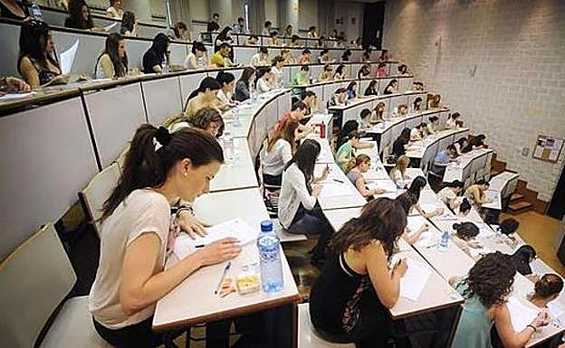 CSIF pide a Sanidad que retrase las oposiciones de auxiliar de enfermería y de celador