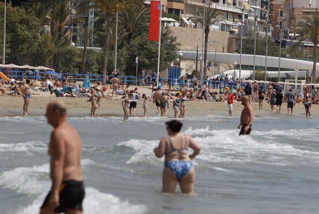 La presencia de unidades SAMU en
las playas valencianas, bajo mínimos