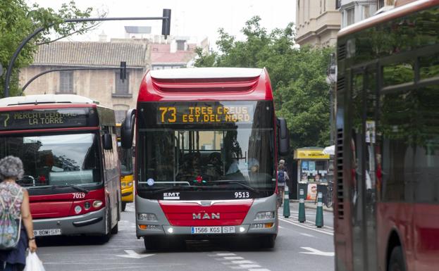 Autobuses de la EMT, esta semana en la avenida del Oeste. 