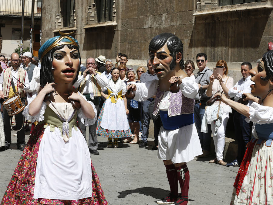 Fotos: La Cabalgata del Convite invade Valencia de danzas, música y color