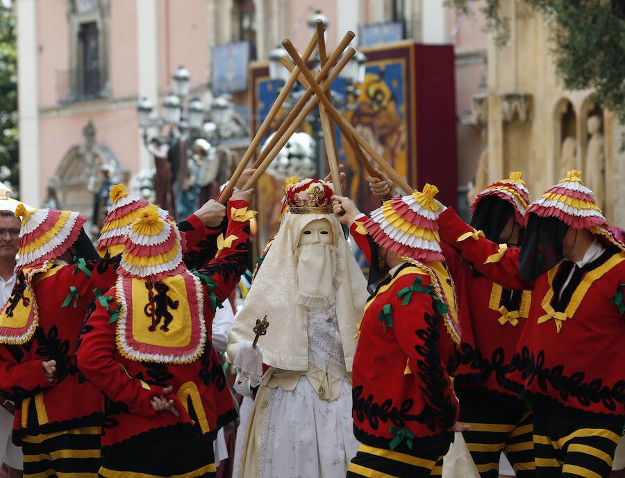 Fotos: La Cabalgata del Convite invade Valencia de danzas, música y color