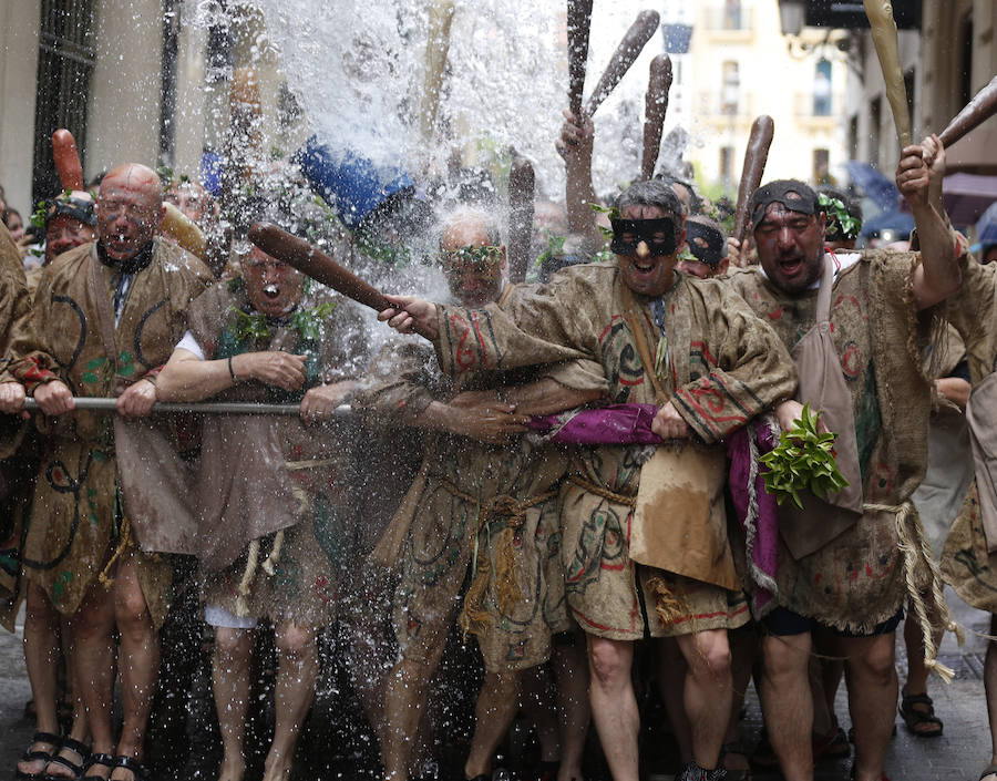 Fotos: La Cabalgata del Convite invade Valencia de danzas, música y color