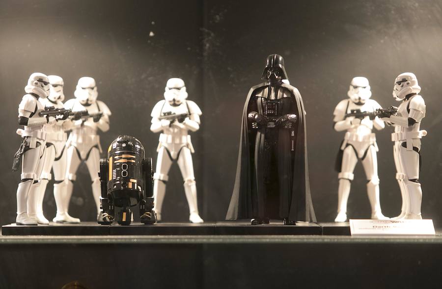 La exposición de Star Wars en La Rambleta de Valencia permanecerá abierta hasta el 30 de junio. Las entradas, a la venta a partir de 8 euros, se pueden adquirir tanto en la web de la muestra como en las taquillas del recinto. El horario de visitas es de 10 a 14 horas y de 16 a 20 horas.