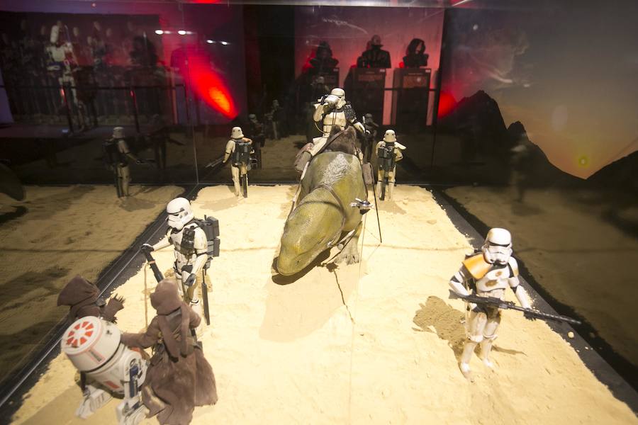 La exposición de Star Wars en La Rambleta de Valencia permanecerá abierta hasta el 30 de junio. Las entradas, a la venta a partir de 8 euros, se pueden adquirir tanto en la web de la muestra como en las taquillas del recinto. El horario de visitas es de 10 a 14 horas y de 16 a 20 horas.
