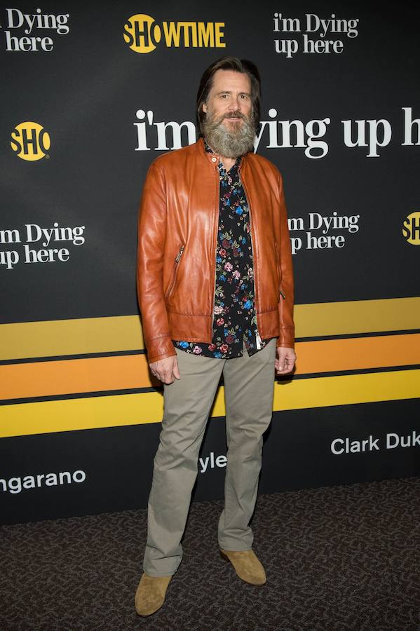 Jim Carrey modificó su aspecto para la serie 'I'm Dying Up Here' y así posó ante las cámaras el año pasado en la presentación.
