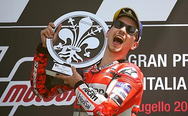 Jorge Lorenzo celebra su victoria en el GP de Italia. 