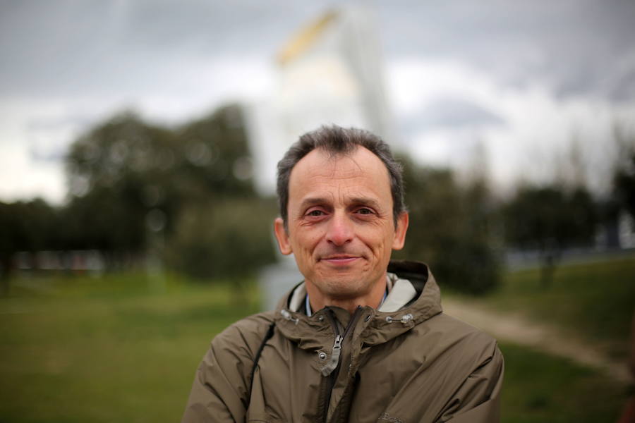 PEDRO DUQUE , MINISTRO DE CIENCIA, INNOVACIÓN Y UNIVERSIDADES | El madrileño, de 55 años, es ingeniero aeronáutico y el primer astronauta español. Está  casado con una valenciana  y tiene dos hijos