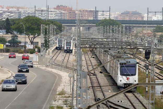 Una de las unidades de la serie 3900, estacionadas en València Sud. 