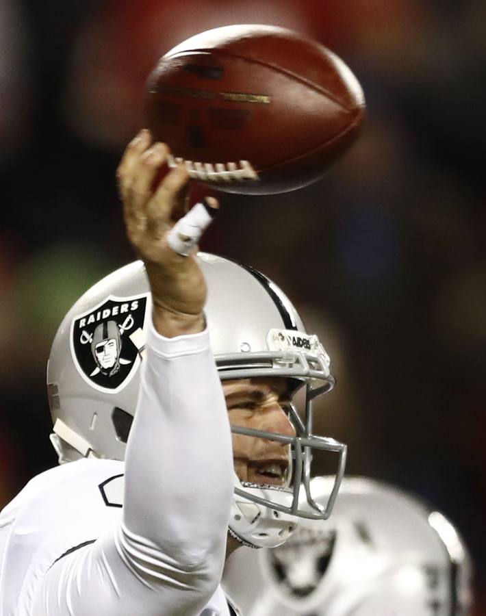 19.º DEREK CARR. El mariscal de campo de os Oakland Raiders de la NFL ingresó 35,9 millones de euros (42,1 en dólares).