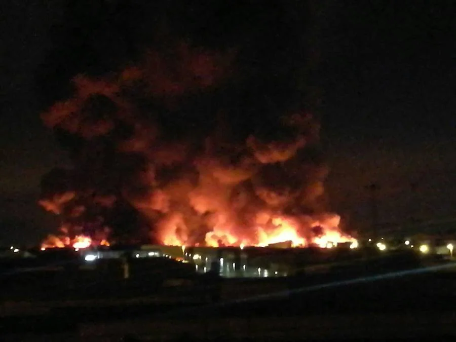 Fotos: Un incendio calcina la panificadora de Mercadona en Puzol