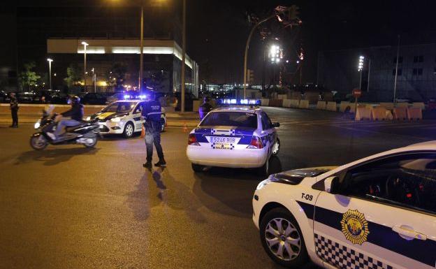 Un control de la Policía Local en la Ciudad de Valencia.