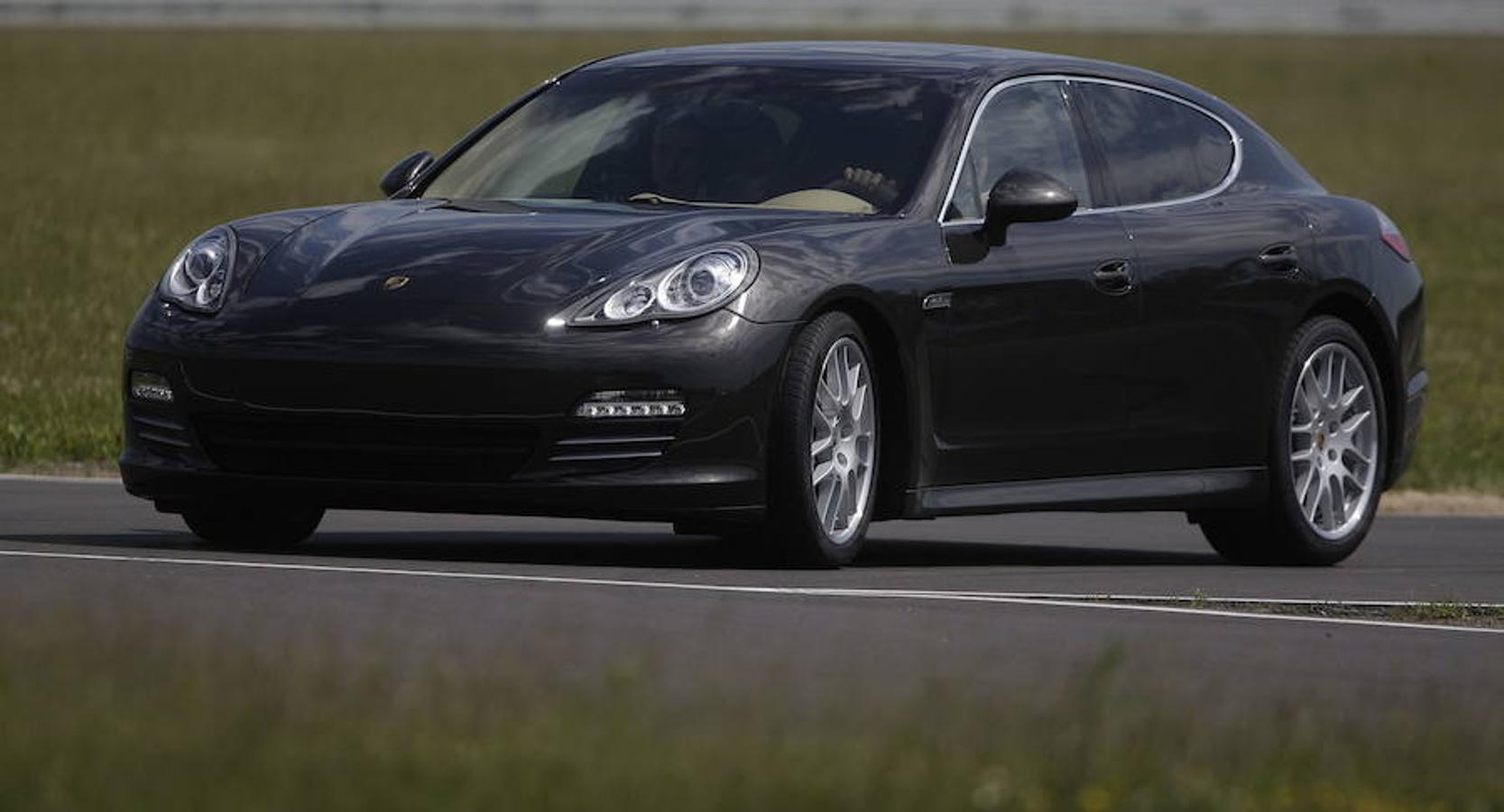 En 2009 Porsche dio a conocer la primera versión del Panamera, que era la cuarta serie del fabricante.