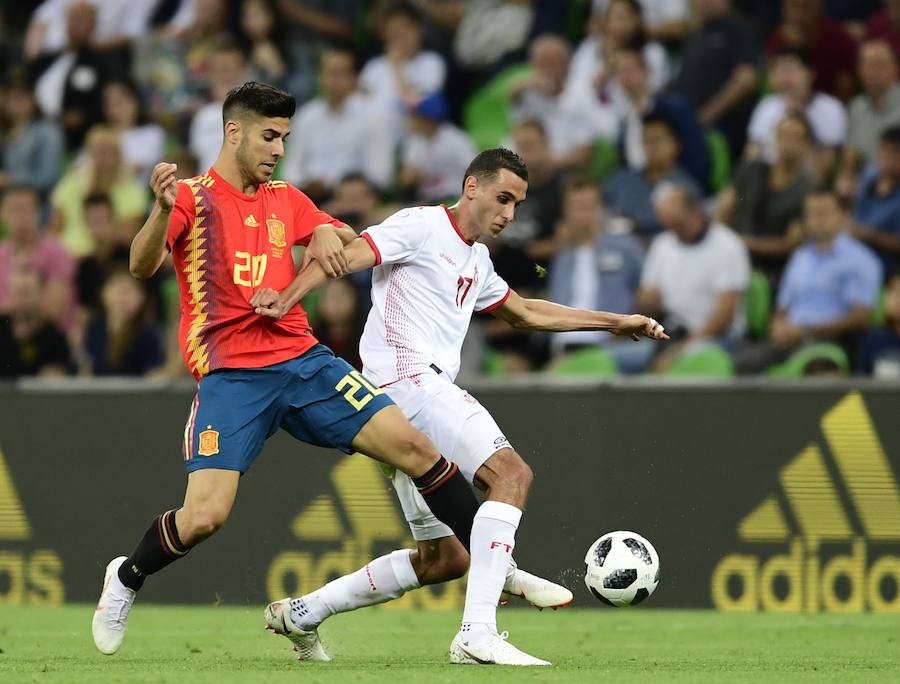 Un tanto de Iago Aspas en la recta final del choque sirvió para que España se adjudicase la victoria en el Krasnodar Stadium, tras un partido en el que 'La Roja' sufrió más de lo previsto ante la selección africana.