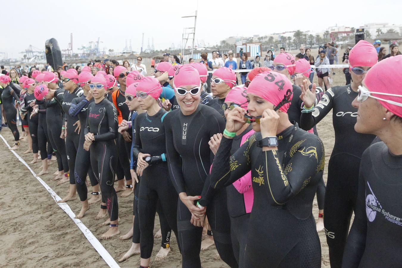 Francisco Fernández (Trampolín de Toledo) y Anna Noguera (Igualada) se llevaron el triunfo en el triatlón Media Distancia (1,9 kms de natación, 90 kms de bici y medio maratón) celebrada en la playa de Las Arenas. El campeón masculino lo hizo en 3.48.08 mientras que Noguera necesitó 4.11.39 