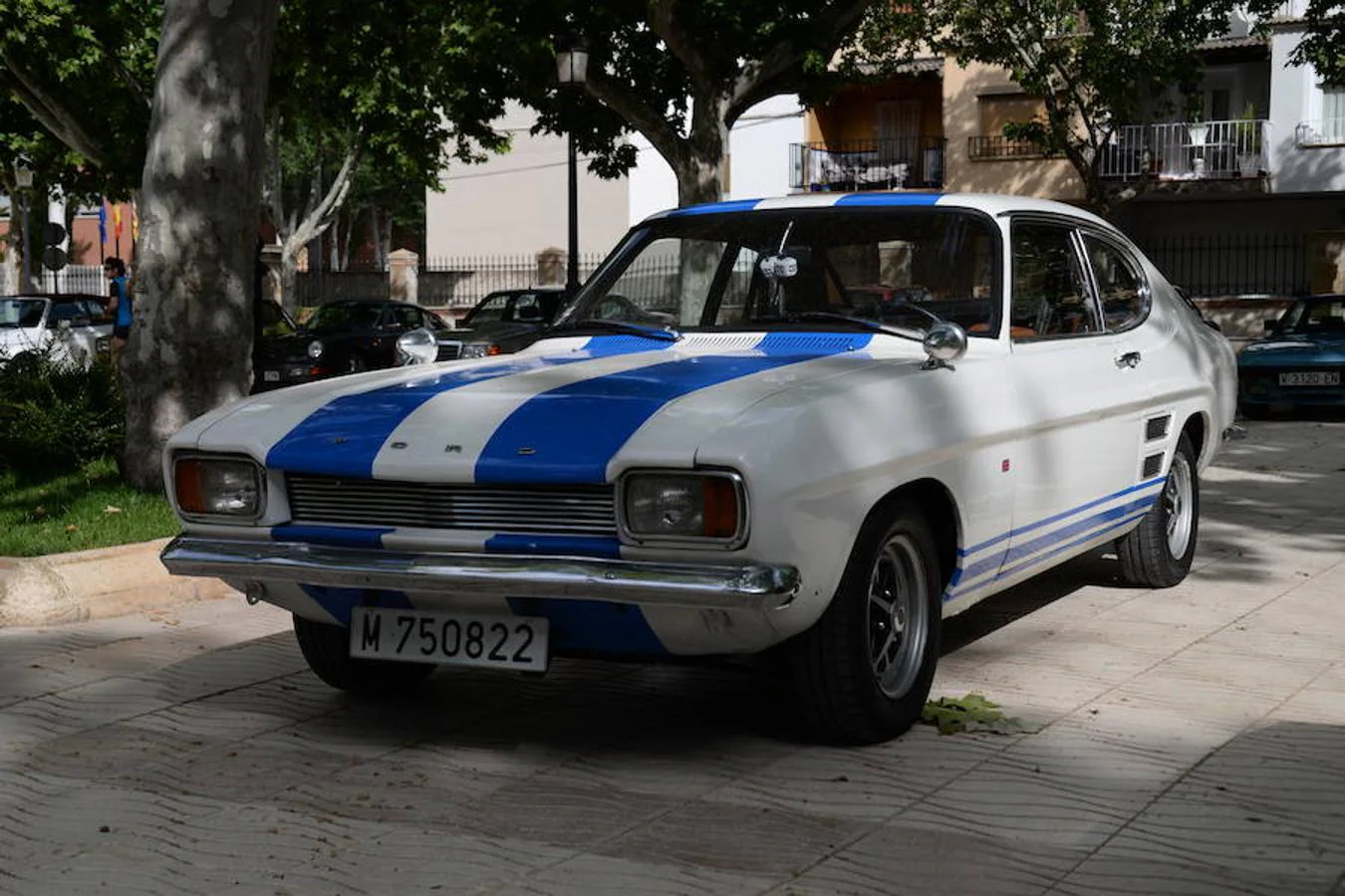 El domingo 10 de junio se celebró en Utiel la 14ª edición de la Concentración Plana de Utiel de Coches Clásicos. Allí asistieron más de 180 automóviles llegados desde todos los puntos de España, sobre todo de la provincia de Valencia, pero también de lugares como Cantabria, Salamanca, Albacete, Cuenca, Teruel o Toledo. Entre los participantes destacó la presencia de un Cadillac de 1954, el más antiguo de todos los expuestos. También los coches del club Altea motor Classic, o de los clubes de Seat 600 y Seat 124, además del Club Citroën XM de España. Todos ellos, junto con el resto de los participantes, coparon la Alameda principal de Utiel y sus alrededores, de manera que el evento se convirtió en la atracción principal del fin de semana en toda la comarca.