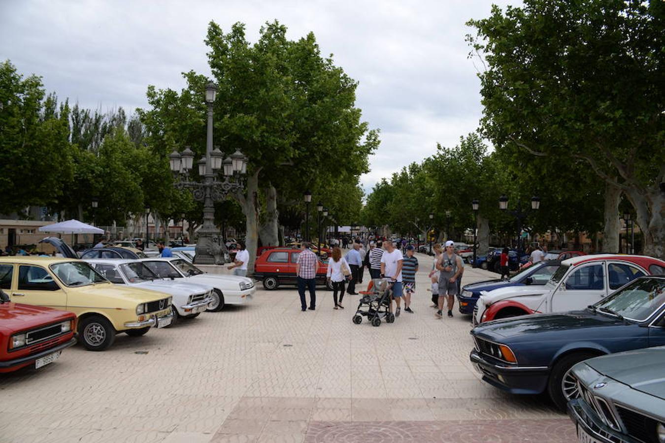 El domingo 10 de junio se celebró en Utiel la 14ª edición de la Concentración Plana de Utiel de Coches Clásicos. Allí asistieron más de 180 automóviles llegados desde todos los puntos de España, sobre todo de la provincia de Valencia, pero también de lugares como Cantabria, Salamanca, Albacete, Cuenca, Teruel o Toledo. Entre los participantes destacó la presencia de un Cadillac de 1954, el más antiguo de todos los expuestos. También los coches del club Altea motor Classic, o de los clubes de Seat 600 y Seat 124, además del Club Citroën XM de España. Todos ellos, junto con el resto de los participantes, coparon la Alameda principal de Utiel y sus alrededores, de manera que el evento se convirtió en la atracción principal del fin de semana en toda la comarca.