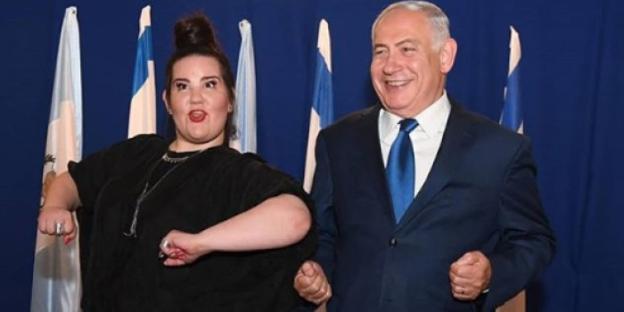 La cantante Netta, con Netanyahu.