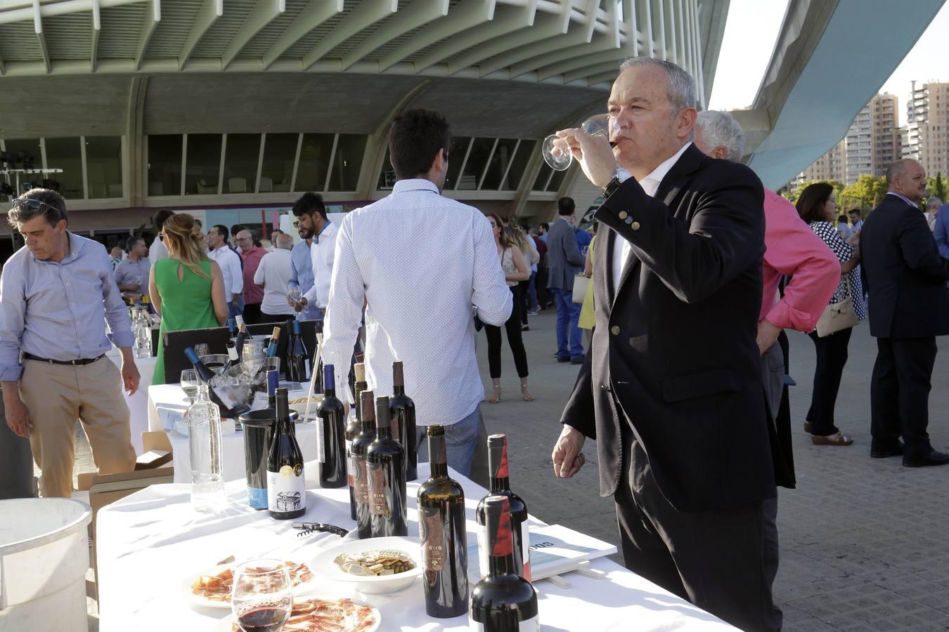 El evento ha reunido a más de una treintena de bodegas amparadas por la marca organizadora, las cuales han aprovechado el evento para presentar su diversa y amplia oferta