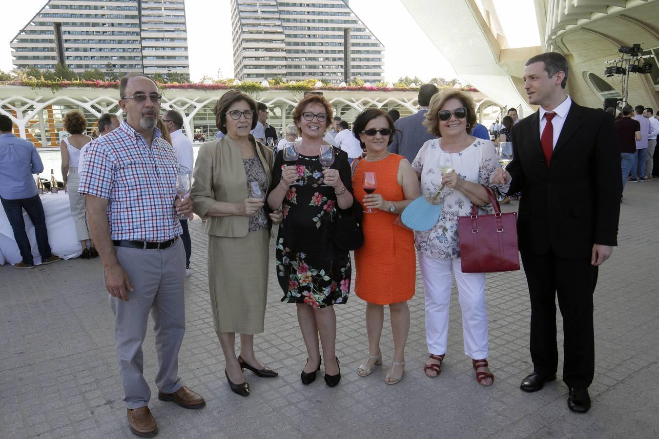 El evento ha reunido a más de una treintena de bodegas amparadas por la marca organizadora, las cuales han aprovechado el evento para presentar su diversa y amplia oferta