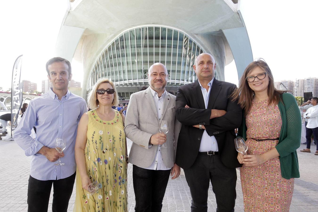 El evento ha reunido a más de una treintena de bodegas amparadas por la marca organizadora, las cuales han aprovechado el evento para presentar su diversa y amplia oferta