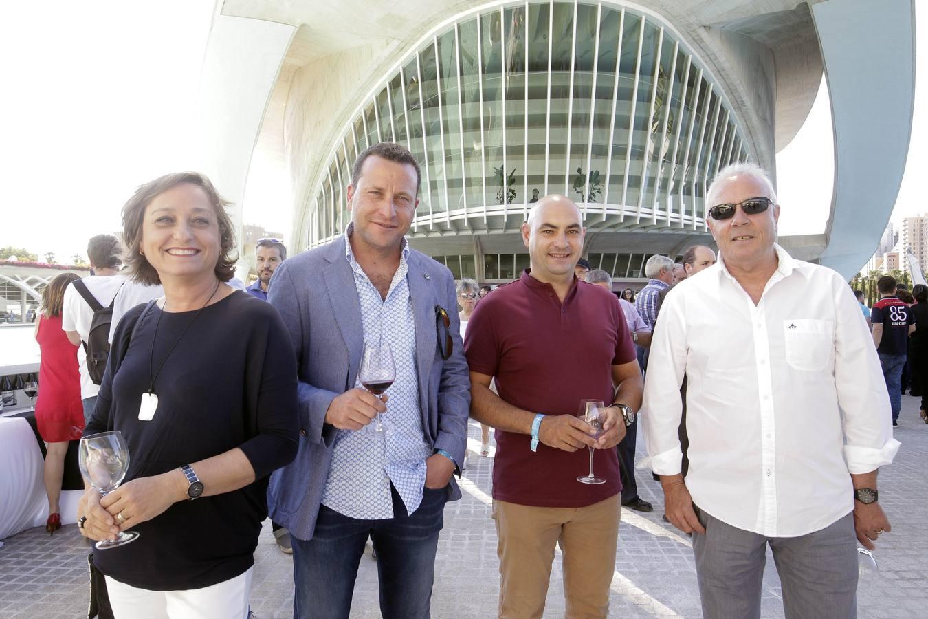 El evento ha reunido a más de una treintena de bodegas amparadas por la marca organizadora, las cuales han aprovechado el evento para presentar su diversa y amplia oferta