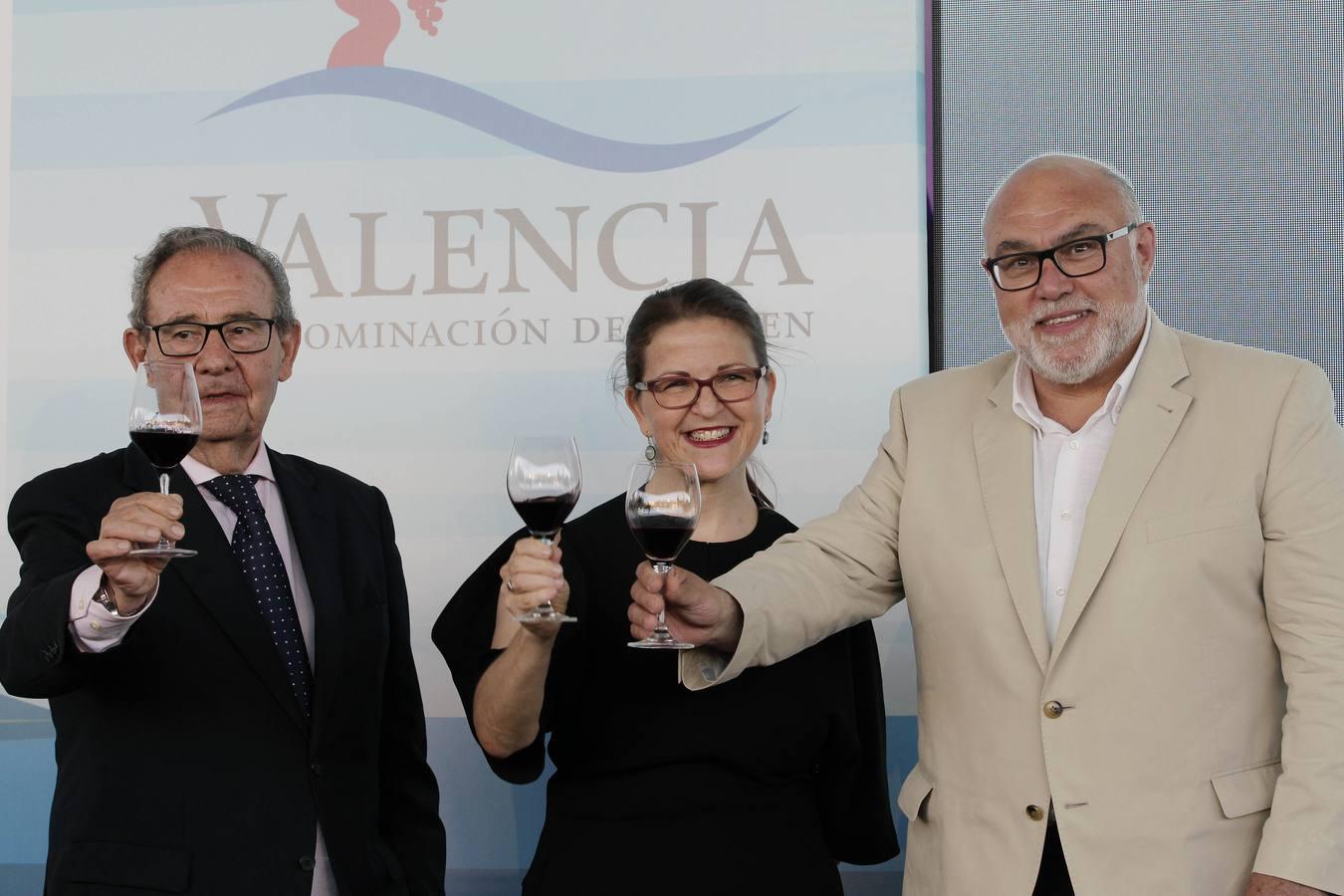 El evento ha reunido a más de una treintena de bodegas amparadas por la marca organizadora, las cuales han aprovechado el evento para presentar su diversa y amplia oferta