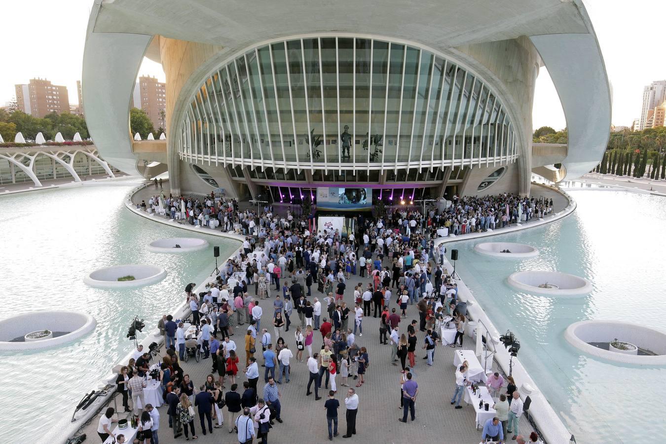 El evento ha reunido a más de una treintena de bodegas amparadas por la marca organizadora, las cuales han aprovechado el evento para presentar su diversa y amplia oferta