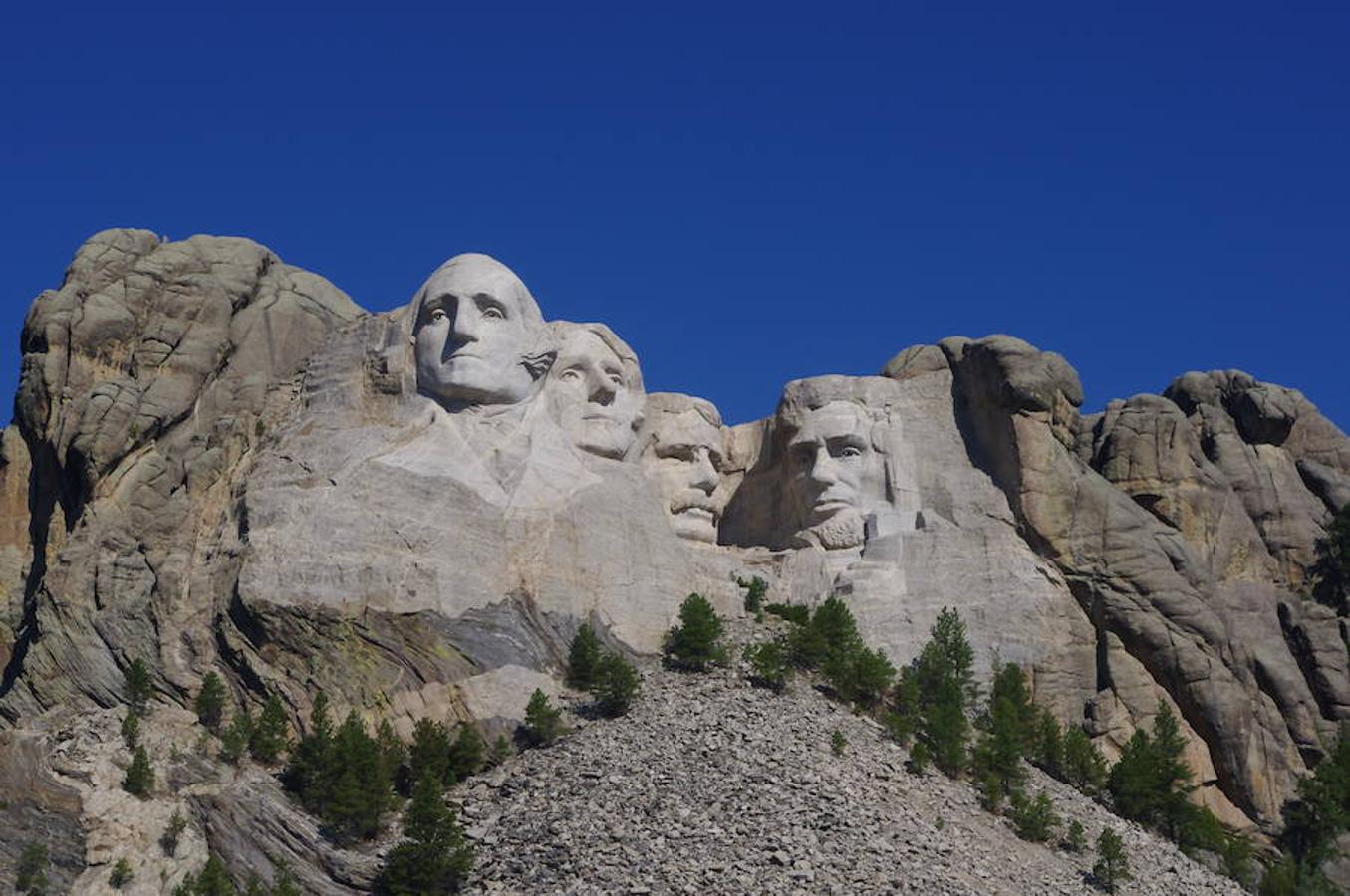 Monte Rushmore | La enorme estructura de piedra con las caras de los presidentes de EE.UU. George Washington, Thomas Jefferson, Theodore Roosevelt y Abraham Lincoln contiene una cámara secreta que muy pocas personas conocen.