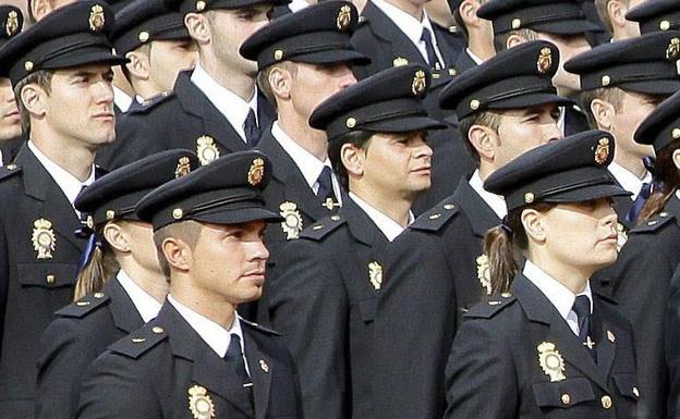 Policías nacionales.